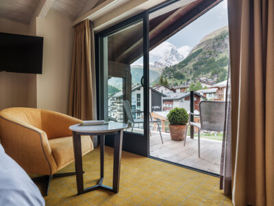 Hotel National Zimmer Maisonette-Suite gelb Aussicht Matterhorn